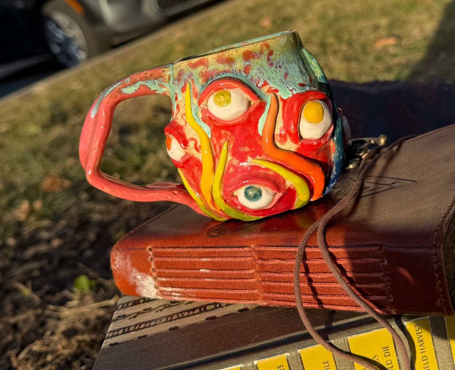 Tongue Hold Mug 1